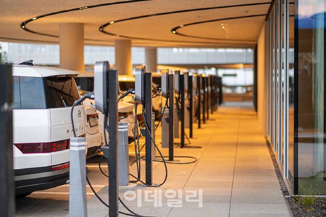 쏘카 전기차 차량이 충전을 하고 있다.(사진=쏘카)