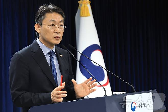 권대영 금융위원회 부위원장이 12일 서울 종로구 정부서울청사에서 부실기업의 신속·엄정 퇴출을 위한 상장폐지 개혁방안 관련 브리핑을 하고 있다. 2026.2.12 ⓒ 뉴스1 임세영 기자