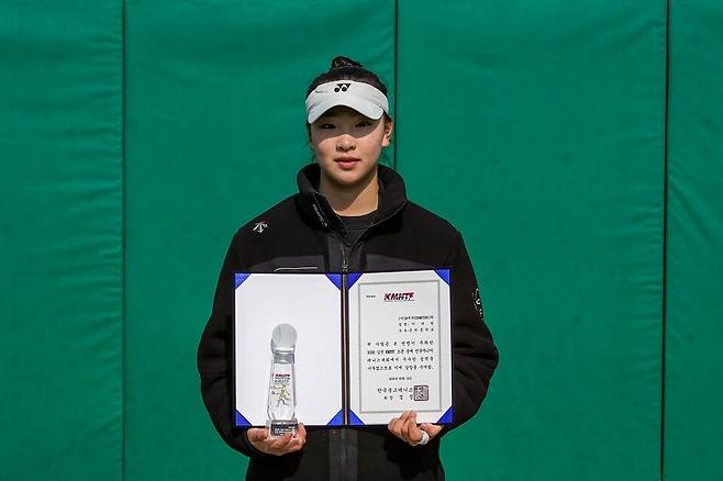 군위중 이예린이 18세부 단식 정상에 올랐다. (사진/김도원 기자)