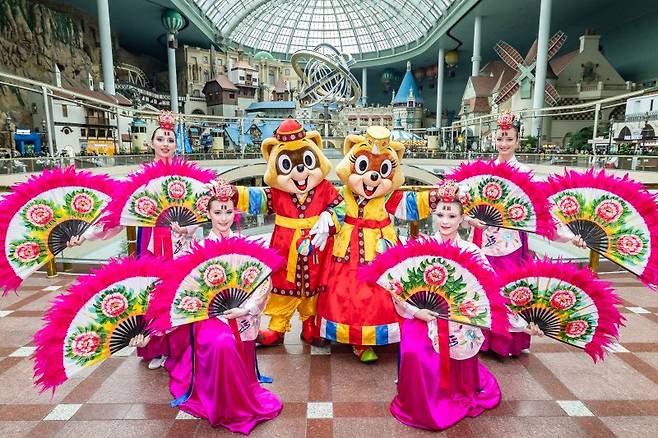 롯데월드 캐릭터 로티와 로리의 '설맞이 특별 그리팅'