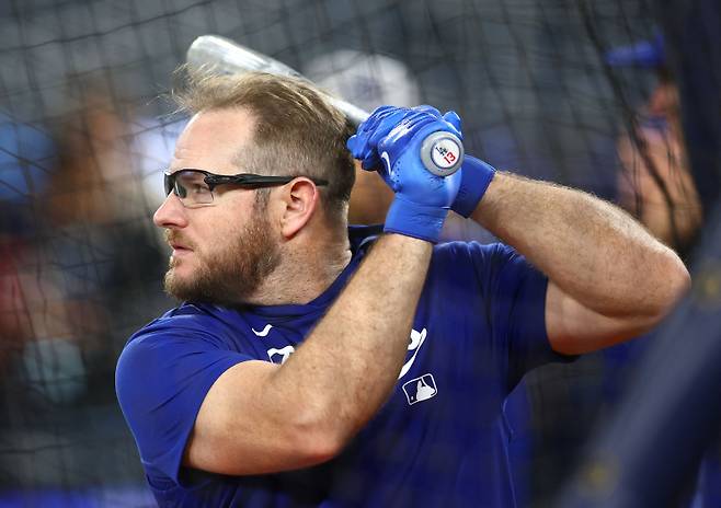 <yonhap photo-2476="">LA 다저스와 연장 계약에 합의한 맥스 먼시. [AFP=연합뉴스]</yonhap>