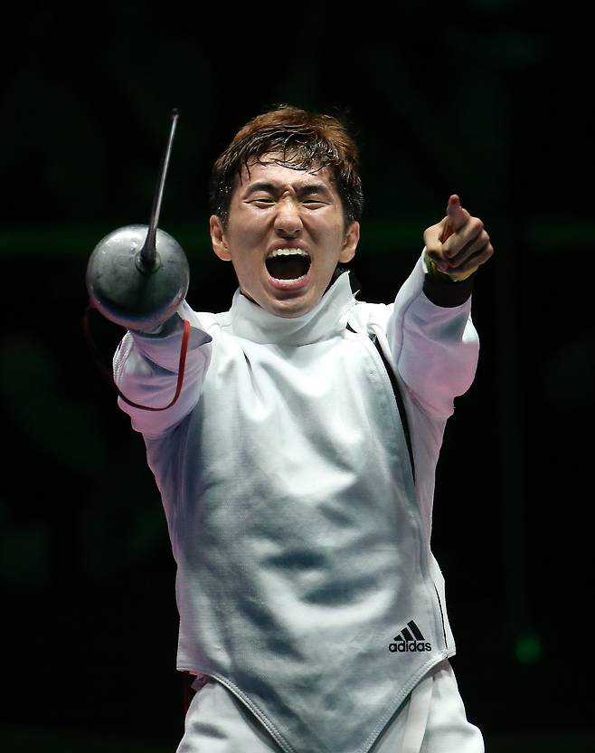 리우에서 첫 금메달을 따낸 펜싱선수 박상영. 중앙포토