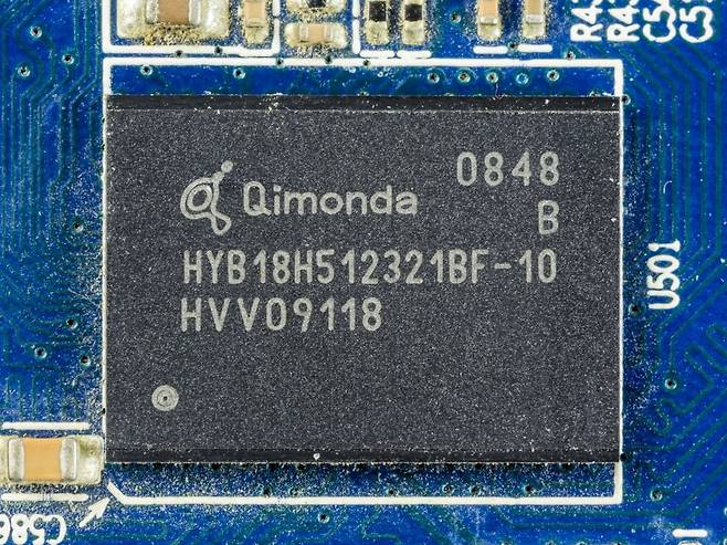 키몬다의 GDDR3 메모리 칩