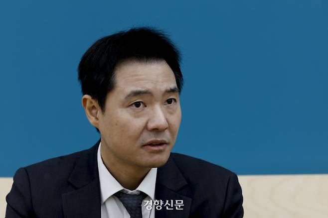 쿠팡 퇴직금 미지급 사태를 기소의견으로 송치한 김도현 고용노동부 근로감독관이 11일 서울 중구 경향신문사에서 인터뷰를 하고 있다. 문재원 기자