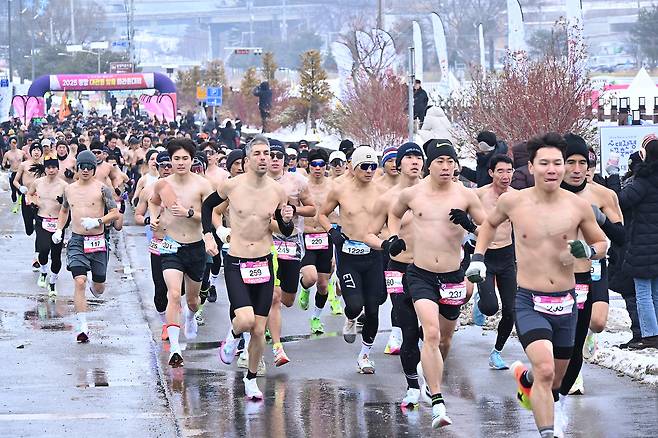 지난해 평창 대관령 알몸 마라톤 대회