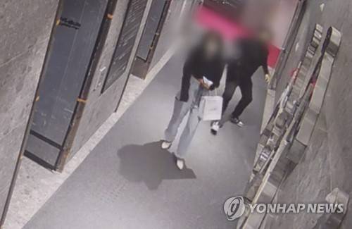 부산 돌려차기 사건 CCTV 장면