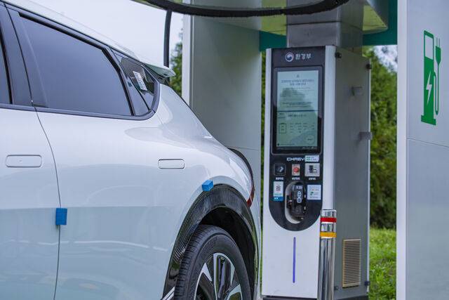 전기차 충전시설. 클립아트코리아