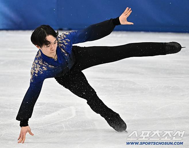 14일 이탈리아 밀라노 아이스스케이팅 아레나에서 피겨스케이팅 남자 싱글 프리스케이팅 경기가 열렸다. 연기 도중 넘어지는 일본 가기야마. 밀라노(이탈리아)=송정헌 기자songs@sportschosun.com/2026.02.14/