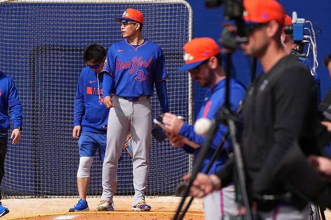 뉴욕 메츠 센가 고다이가 스프링트레이닝이 시작된 지난 13일(한국시각) 불펜피칭을 준비하고 있다. Imagn Images연합뉴스