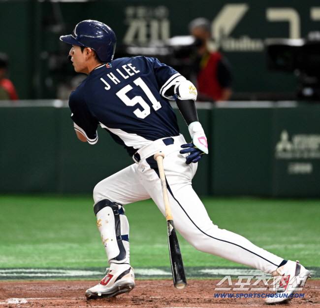 2023 월드베이스볼클래식(WBC) 한국과 일본의 경기가 10일 일본 도쿄돔에서 열렸다. 3회초 2사 2루 한국 이정후가 1타점 적시타를 치고 있다. 도쿄(일본)=허상욱 기자wook@sportschosun.com/2023.03.10/