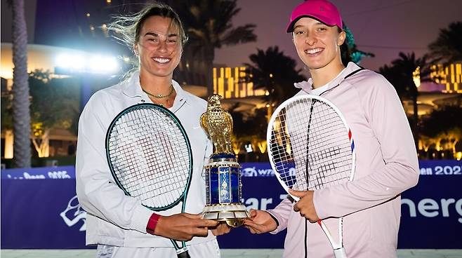 두바이오픈을 기권한 사발렌카와 시비옹테크.