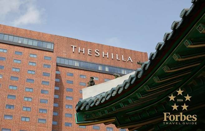 미국 포브스 트래블 가이드가 11일(현지시간) 공개한 '2026 스타 어워즈'에서 서울신라호텔이 국내 호텔로는 처음이자 유일하게 '글로벌 대표 호텔'로 선정됐다.