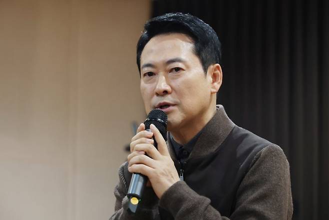 장동혁 국민의힘 대표가 13일 오전 서울 중구 중림종합사회복지관에서 열린 약자와의동행위원회 설맞이 봉사활동에서 인사말을 하고 있다. 뉴스1