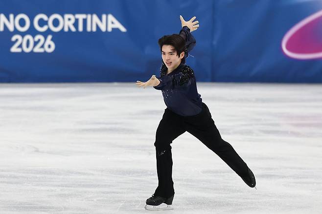11일(한국시간) 이탈리아 밀라노 아이스 스케이팅 아레나에서 열린 2026 밀라노 코르티나담페초 동계 올림픽 피겨스케이팅 남자 싱글 쇼트프로그램에서 연기를 펼치는 차준환. 밀라노=김종호 기자