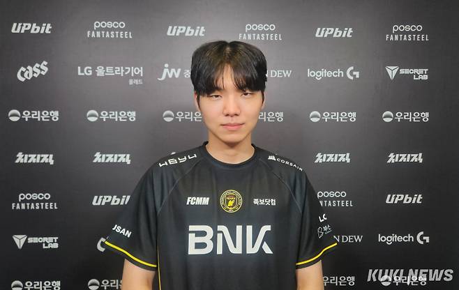 ‘클리어’ 송현민이 12일 서울 종로구 치지직 롤파크 LCK 아레나에서 열린 ‘2026 LCK컵’ 플레이오프 1라운드 DN 수퍼스와 경기가 끝난 뒤 쿠키뉴스와 인터뷰를 하고 있다. 송한석 기자