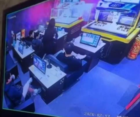 롯데 소속 4명이 대만 도박장에 출입해 논란이 되고 있다. [커무니티 영상 캡처]