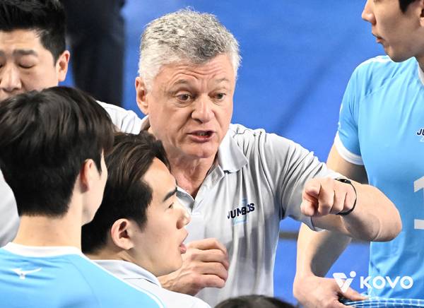 헤난 대한항공 감독이 아쉬웠던 이날 승부를 돌아봤다. 사진 제공= KOVO