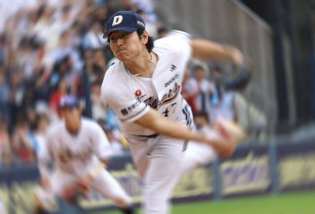 역투하는 곽빈./두산 베어스