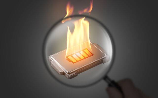 보조배터리 충전 시에는 반드시 공인 인증을 받은 충전기와 케이블을 사용해야 한다. 클립아트코리아