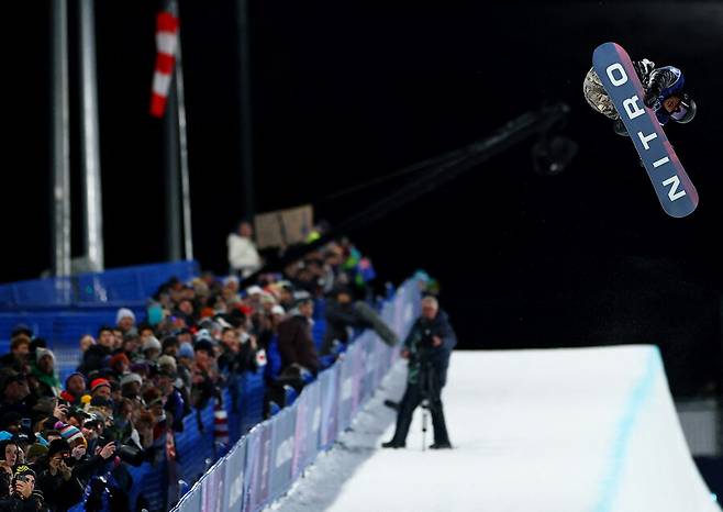 ▲ 이채운은 14일 이탈리아 리비뇨 스노파크에서 열린 2026 밀라노·코르티나 동계올림픽 스노보드 남자 하프파이프 결선에서 87.50점을 받아 12명 중 6위에 자리했다.&nbsp;2022 베이징 동계올림픽에서 18위에 머물렀던 그는 4년 만에 결선 무대를 밟으며 톱6에 진입했다.&nbsp; ⓒ연합뉴스/REUTERS