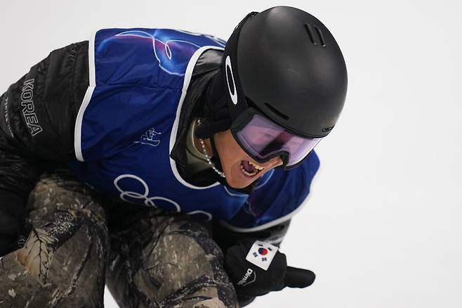 ▲ 이채운은 14일 이탈리아 리비뇨 스노파크에서 열린 2026 밀라노·코르티나 동계올림픽 스노보드 남자 하프파이프 결선에서 87.50점을 받아 12명 중 6위에 자리했다.&nbsp;2022 베이징 동계올림픽에서 18위에 머물렀던 그는 4년 만에 결선 무대를 밟으며 톱6에 진입했다.&nbsp; ⓒ연합뉴스/AP