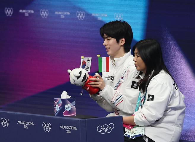 ▲ 차준환은 14일 이탈리아 밀라노 아이스스케이팅 아레나에서 열린 2026 밀라노·코르티나 동계올림픽 피겨스케이팅 남자 싱글 프리스케이팅에서 기술점수(TES) 95.16점, 예술점수(PCS) 87.04점, 감점 1점을 묶어 181.20점을 기록했다. 쇼트 프로그램 92.72점을 합한 총점 273.92점으로 최종 4위에 자리했다. ⓒ연합뉴스