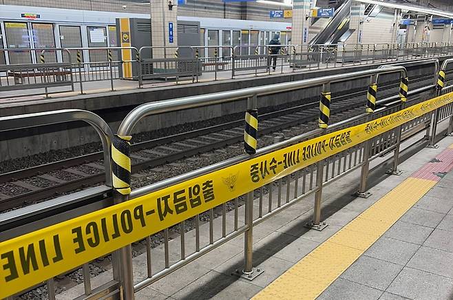 중동역 급행열차 선로 쪽에 설치된 안전 펜스 [독자 제공. 재판매 및 DB 금지]
