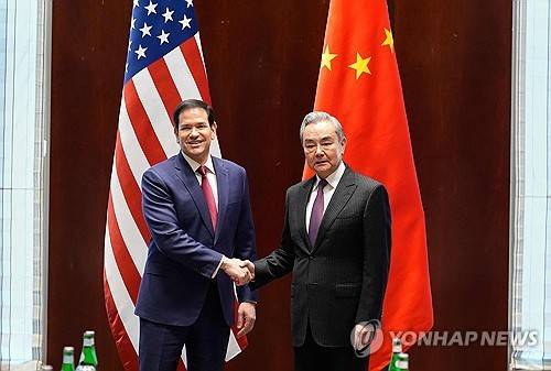 뮌헨서 회담한 루비오와 왕이 [뮌헨 AFP=연합뉴스. 재판매 및 DB금지]