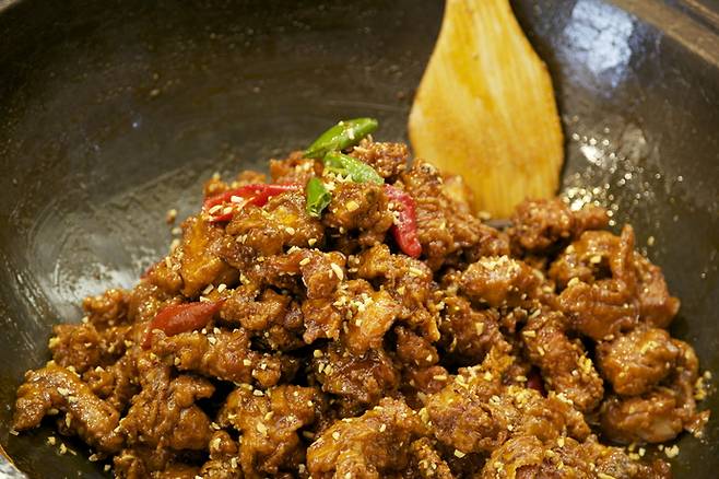 신포국제시장 닭강정. 사진=인천관광공사