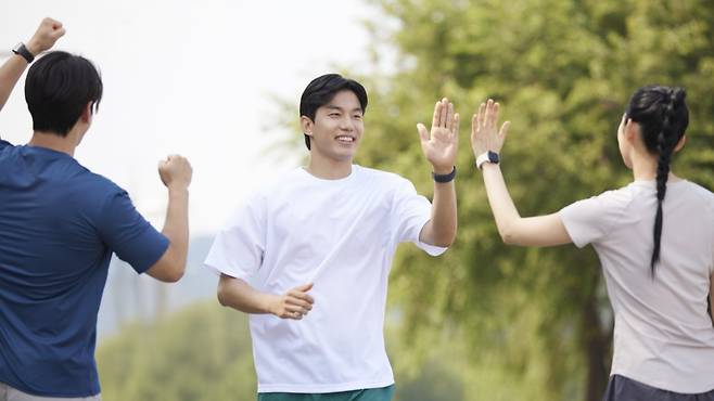 운동이 우울증과 불안 장애 증상을 완화하는 데 약물이나 상담만큼 효과적이라는 연구 결과가 나왔다 | 출처: 클립아트코리아