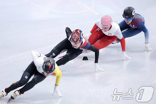 쇼트트랙 노도희가 14일(현지시간) 이탈리아 밀라노 아이스스케이팅 아레나에서 열린 2026 밀라노·코르티나담페초 동계올림픽 쇼트트랙 여자 1000m 예선에서 질주하고 있다. 2026.2.15 ⓒ 뉴스1 김성진 기자
