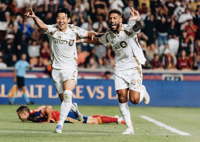 손흥민과 부앙가     사진캡처=LA FC 홈페이지