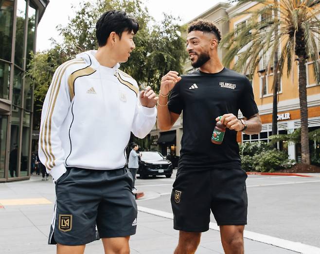 손흥민과 부앙가     사진캡처=LA FC 홈페이지