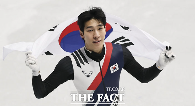 동계올림픽 쇼트트랙 남자 1500m에서 2회 연속 메달을 수확한 황대헌(27·강원도청)이 "은메달은 내가 다시 할 수 있다는 것을 증명하는 것"이라고 소감을 밝혔다. / 뉴시스