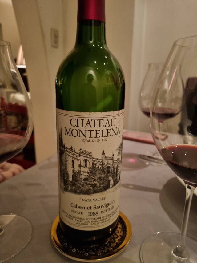 2023년 3월 블라인드 테이스팅으로 받았던 샤토 몬텔레나 나파 밸리 카베르네 소비뇽 1988 빈티지. 나는 보르도 생테스테프의 카베르네 소비뇽이라고 답했다. 천호성 기자