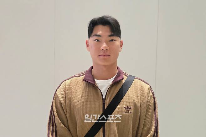 15일 인천국제공항을 통해 대표팀 전지훈련이 열리는 일본 오키나와로 출국한 김주원. 인천공항=윤승재 기자