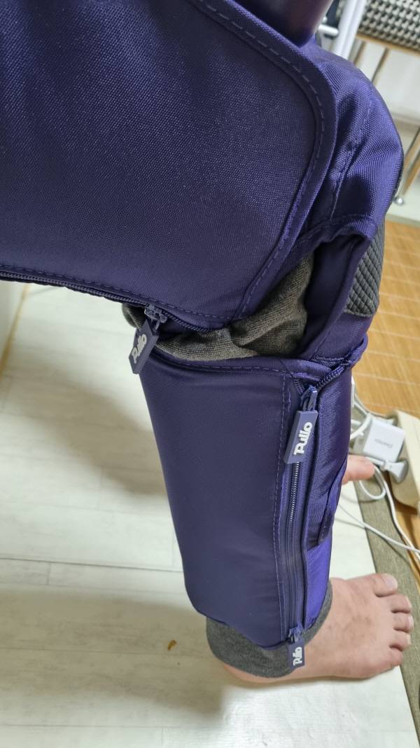 풀리오 풀리지 허벅지 마사지기를 착용한 측면 모습. 정옥재 기자