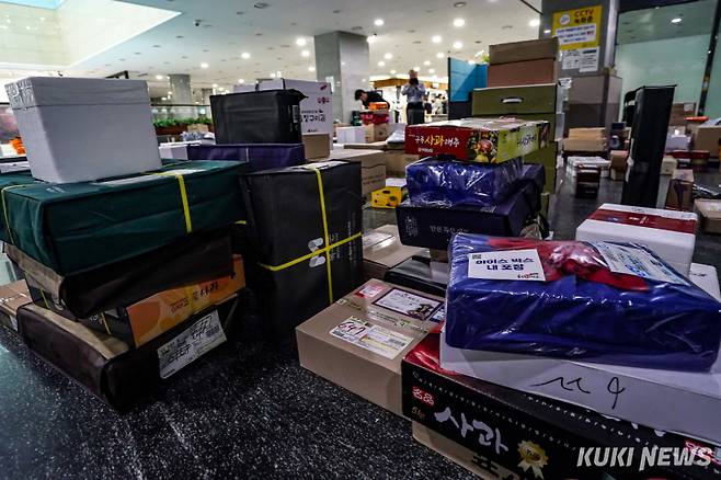 명절 선물세트가 쌓여 있는 모습. 쿠키뉴스 자료사진