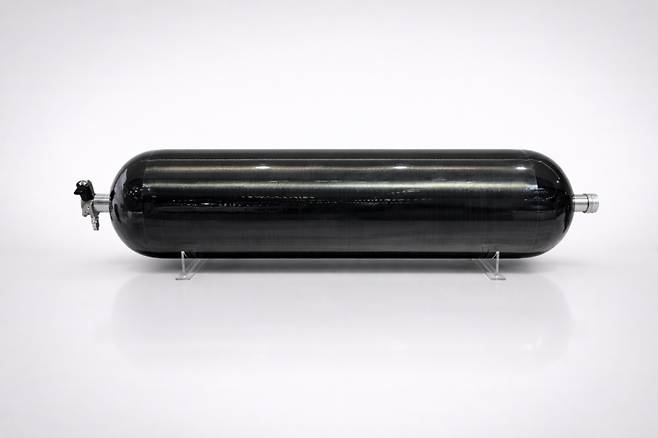 코오롱스페이스웍스가 독자 개발한 177L 수소 연료탱크 /사진제공=코오롱스페이스웍스