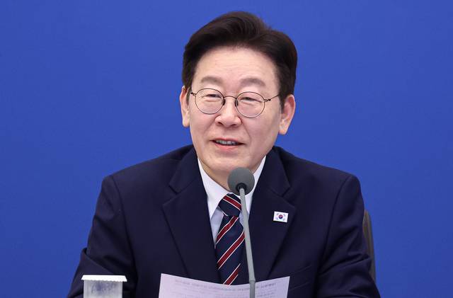 이재명 대통령이 12일 청와대에서 열린 수석보좌관회의에서 발언하고 있다. 연합뉴스