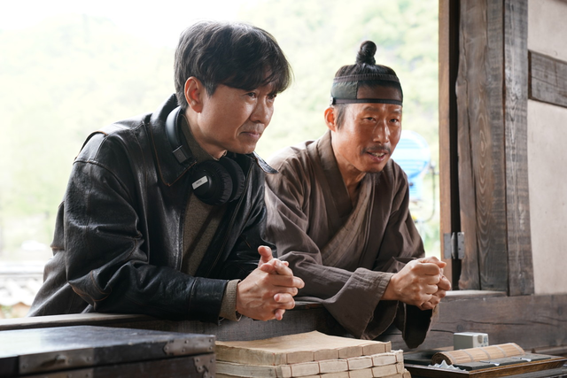 장항준 감독과 엄흥도 역을 맡은 배우 유해진. 쇼박스