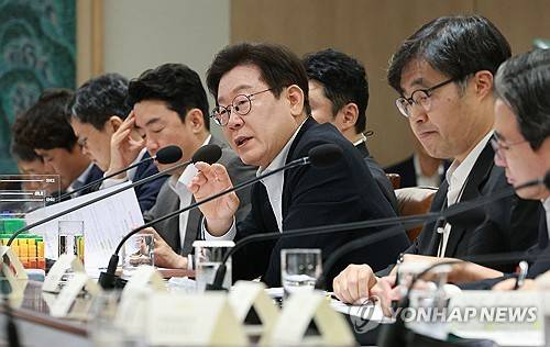 나라재정 절약 간담회, 발언하는 이재명 대통령(서울=연합뉴스) 홍해인 기자 = 이재명 대통령이 13일 서울 용산 대통령실 청사에서 열린 나라재정 절약 간담회에서 발언하고 있다. 2025.8.13 [대통령실통신사진기자단] hihong@yna.co.kr
