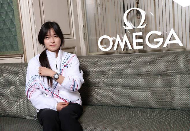 2026 밀라노코르티나담페초 동계 올림픽 스노보드 금메달리스트 최가온이 지난 15일 오메가로부터 950만 원 상당의 스페셜 에디션 시계를 선물받았다. (사진=오메가)