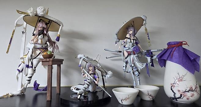 보일 때마다 구매 중인 홍련 굿즈.