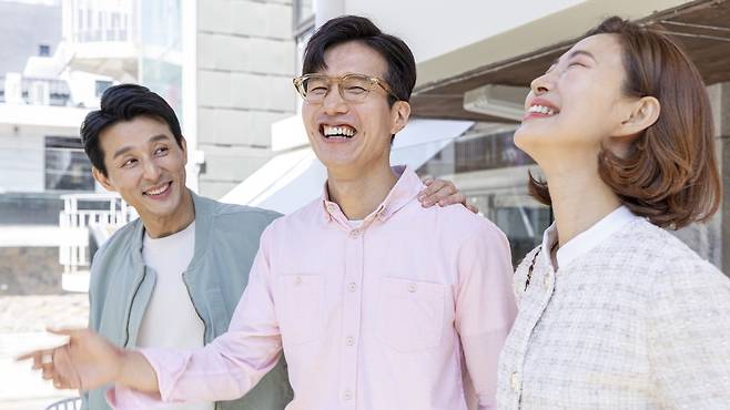 식후 더부룩함, 잦은 속 쓰림, 이유 없는 피로감 등은 만성질환의 초기 신호일 수 있어 주의가 필요하다 | 출처: 클립아트코리아