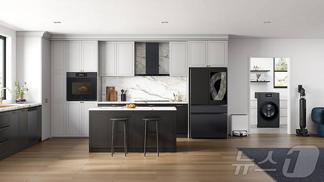 삼성전자가 오는 17일부터 19일(현지시간)까지 미국 플로리다주 올란도에서 열리는 북미 최대 규모의 주방∙욕실 전시회 'KBIS 2026'에 참가해 북미 시장에 특화된 가전 라인업을 대거 선보인다고 12일 밝혔다. 사진은 삼성전자 가전으로 완성한 북미 스타일의 주방 공간 라이프스타일 이미지. (삼성전자 제공. 재판매 및 DB 금지) 2026.2.12 ⓒ 뉴스1