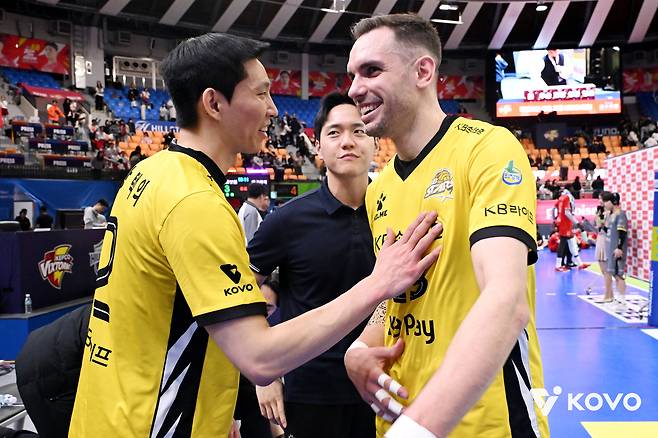 트리플크라운을 달성한 비예나(KOVO제공)