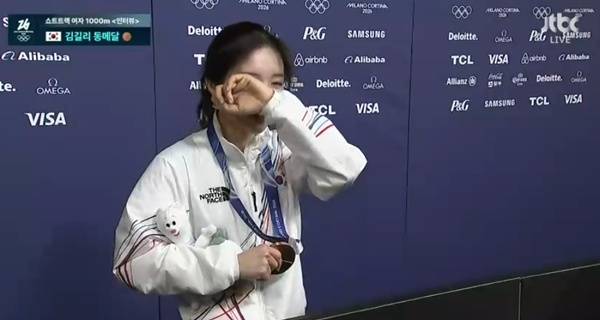 인터뷰 중 눈물을 보이는 김길리. ⓒJTBC