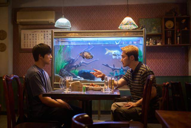 영화 '삼진그룹 영어토익반' '탈주' 등을 연출한 이종필 감독의 신작 '파반느'는 녹록지 않은 현실 속에서 서로를 만나 삶의 의지를 찾고 앞으로 나아가는 청춘들의 이야기를 그린다. 넷플릭스 제공