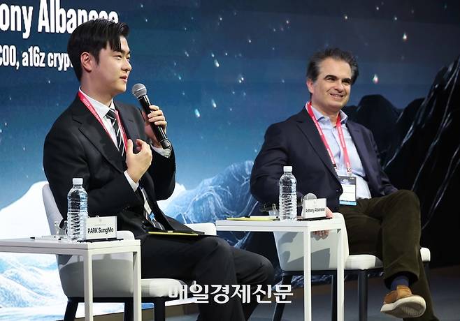 [월드크립토포럼] 아시아로 확장하는 a16z 크립토 / 박성모 a16z 크립토 APAC GTM 총괄, 앤서니 알바니즈 a16z 크립토 최고운영책임자. 2026.2.11 [한주형기자]